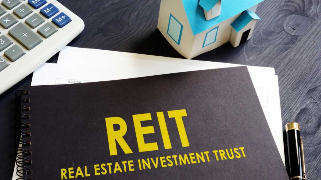 REITS for higher rates - 3 REITs to Buy if Rates Stay Higher for Longer in 2024
