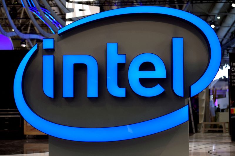 Intel shares slump as disappointing guidance weighs