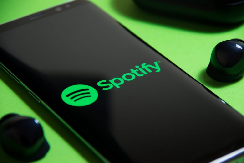 Spotify Sees Silver Lining In EU Competition Law, Anticipates Rise Of 'Superfan Clubs' - Apple (NASDAQ:AAPL), Spotify Technology (NYSE:SPOT)