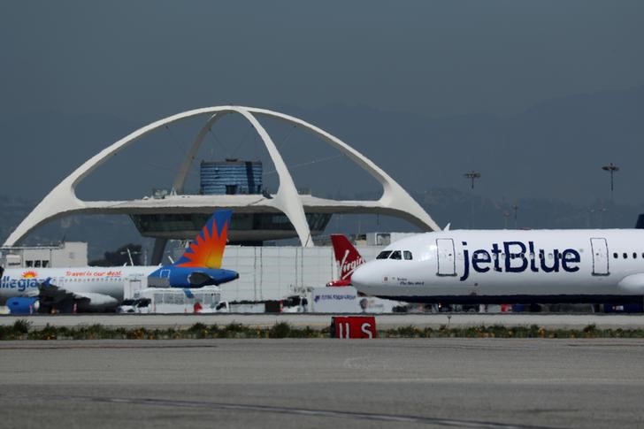 Activist investor Carl Icahn secures JetBlue board seats By Reuters