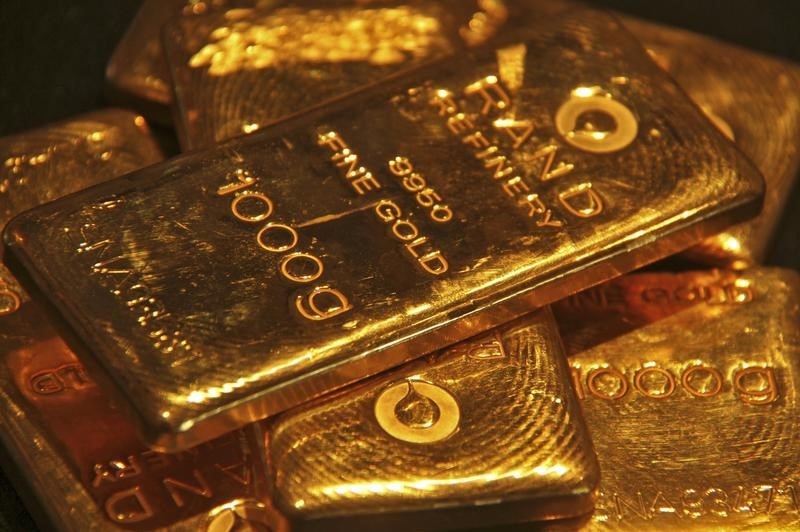 Gold prices steady at $2,050 as dollar slides before nonfarm payrolls data