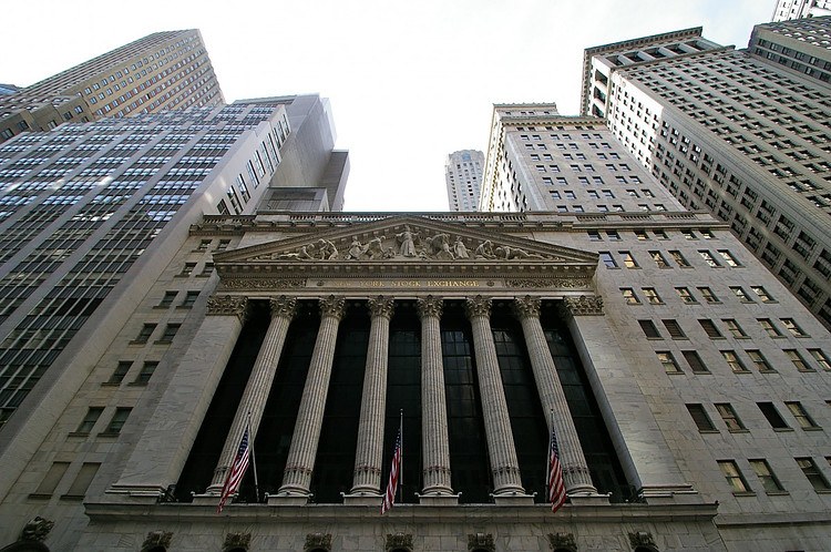 US equities recover on Thursday and S&P 500 retests $4,900 as US NFP looms ahead