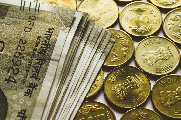 USD/INR rebounds following RBI MPC Minutes