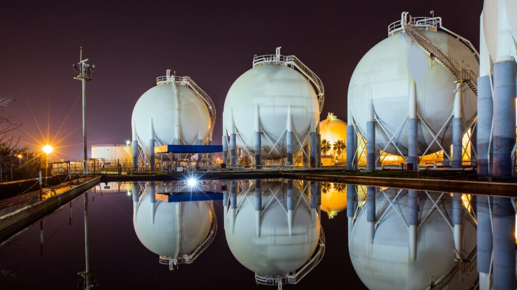 natural gas stocks - LNG Export Clash: JPMorgan’s Top 3 Gas Stock Picks to Ride Out the Storm